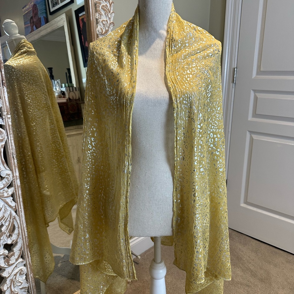Versona Metallic Gold Wrap